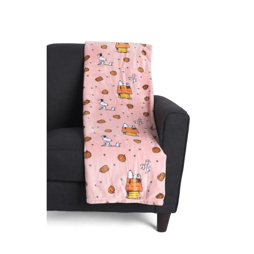 Peanuts Snoopy Pink Dog House Pumpkin Ghosts Halloween Plush Throw Blanket New